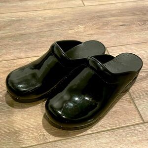 Black patent leather Dansko clogs size 37